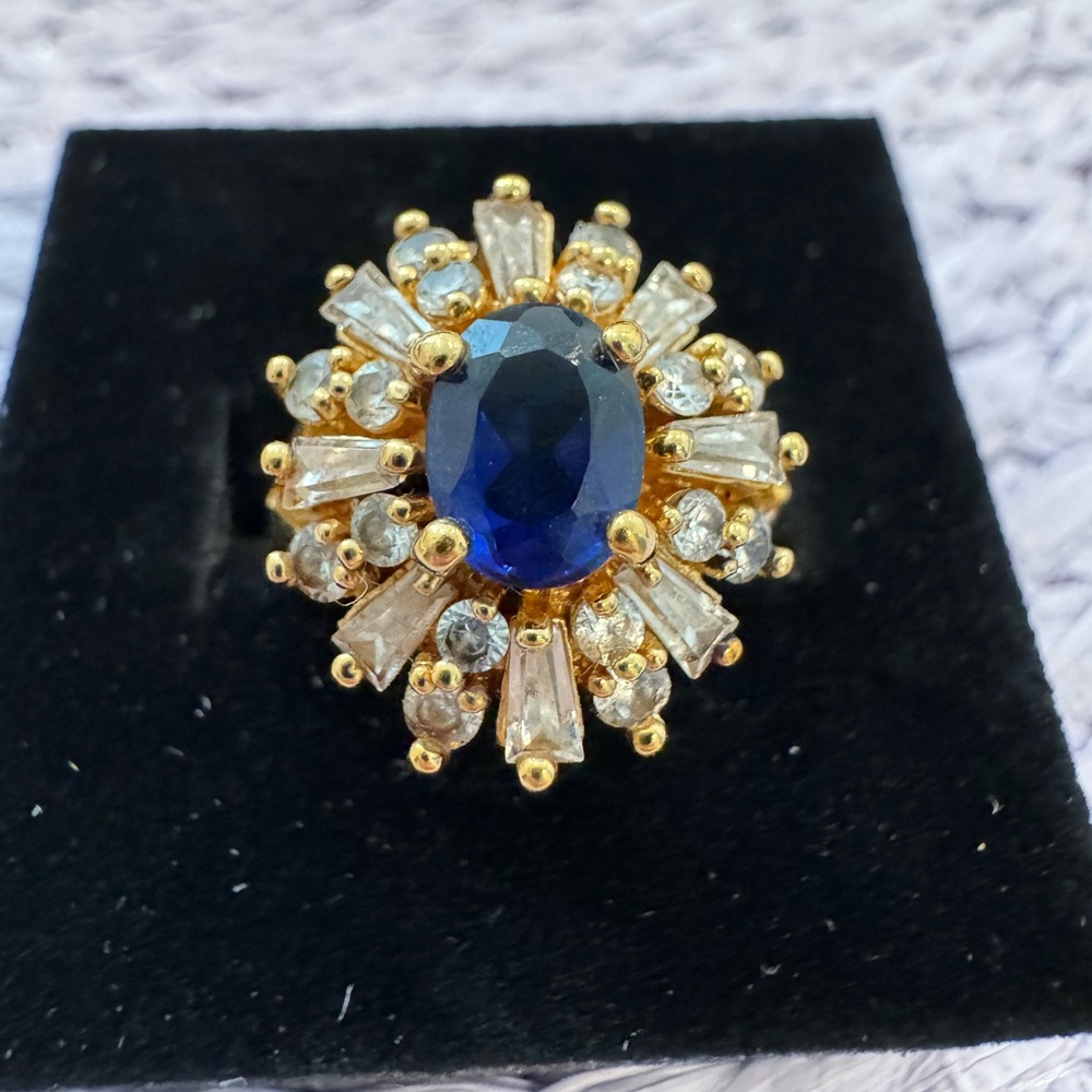 Elegant Gold and Blue Gemstone Ring